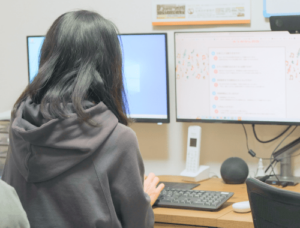 事務員 三又 staff 03 300x228 - スタッフ紹介